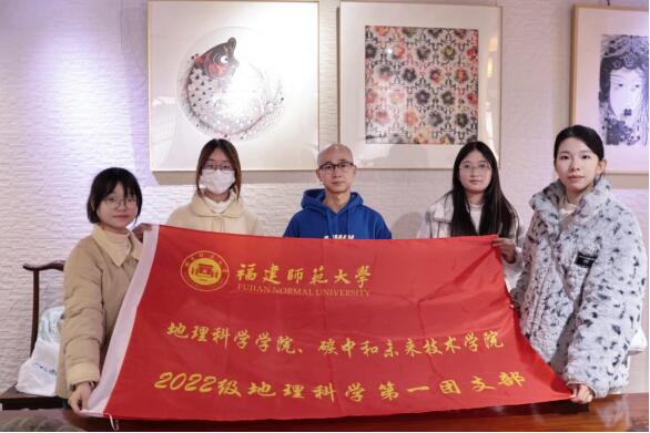 一剪芳華，紙上生花 ——福建師范大學(xué)剪影匠心實(shí)踐隊(duì)赴廈門開展社會(huì)實(shí)踐活動(dòng)