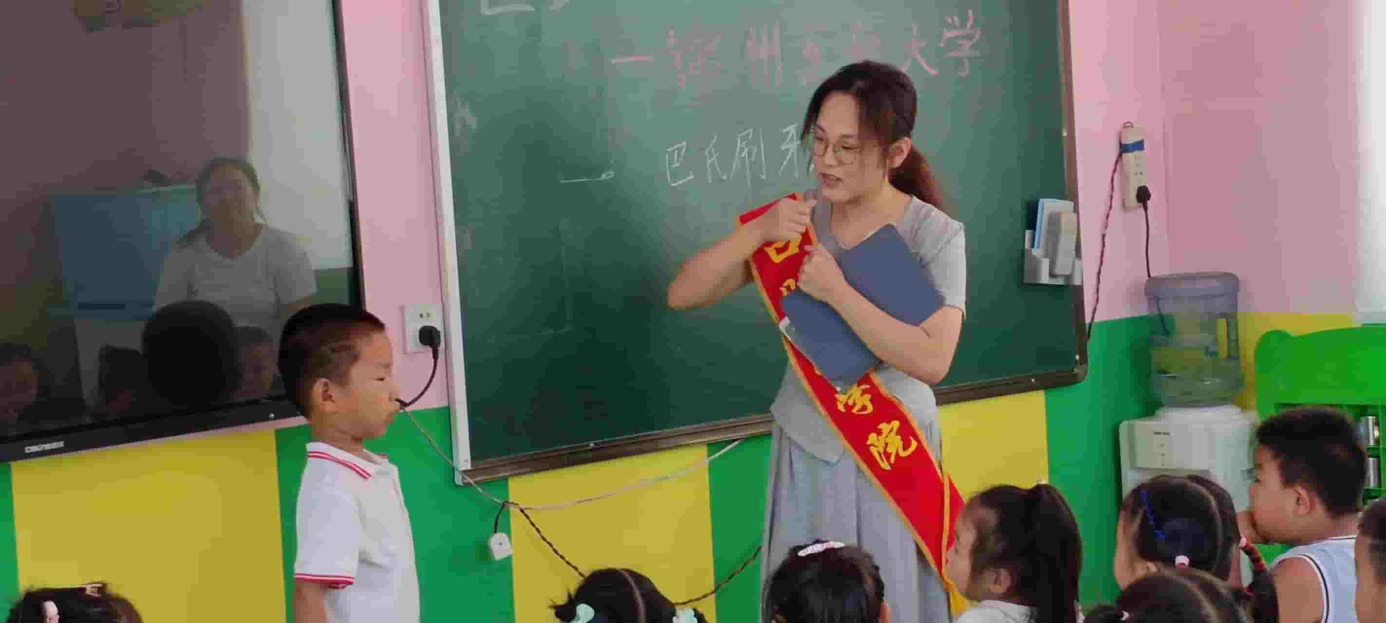 錦醫(yī)學(xué)子三下鄉(xiāng)：健康牙齒，快樂成長
