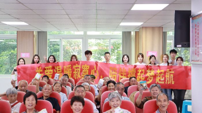 浮光志愿小分隊玉觀社區行：青春敬老傳溫暖，普法反詐護夕陽