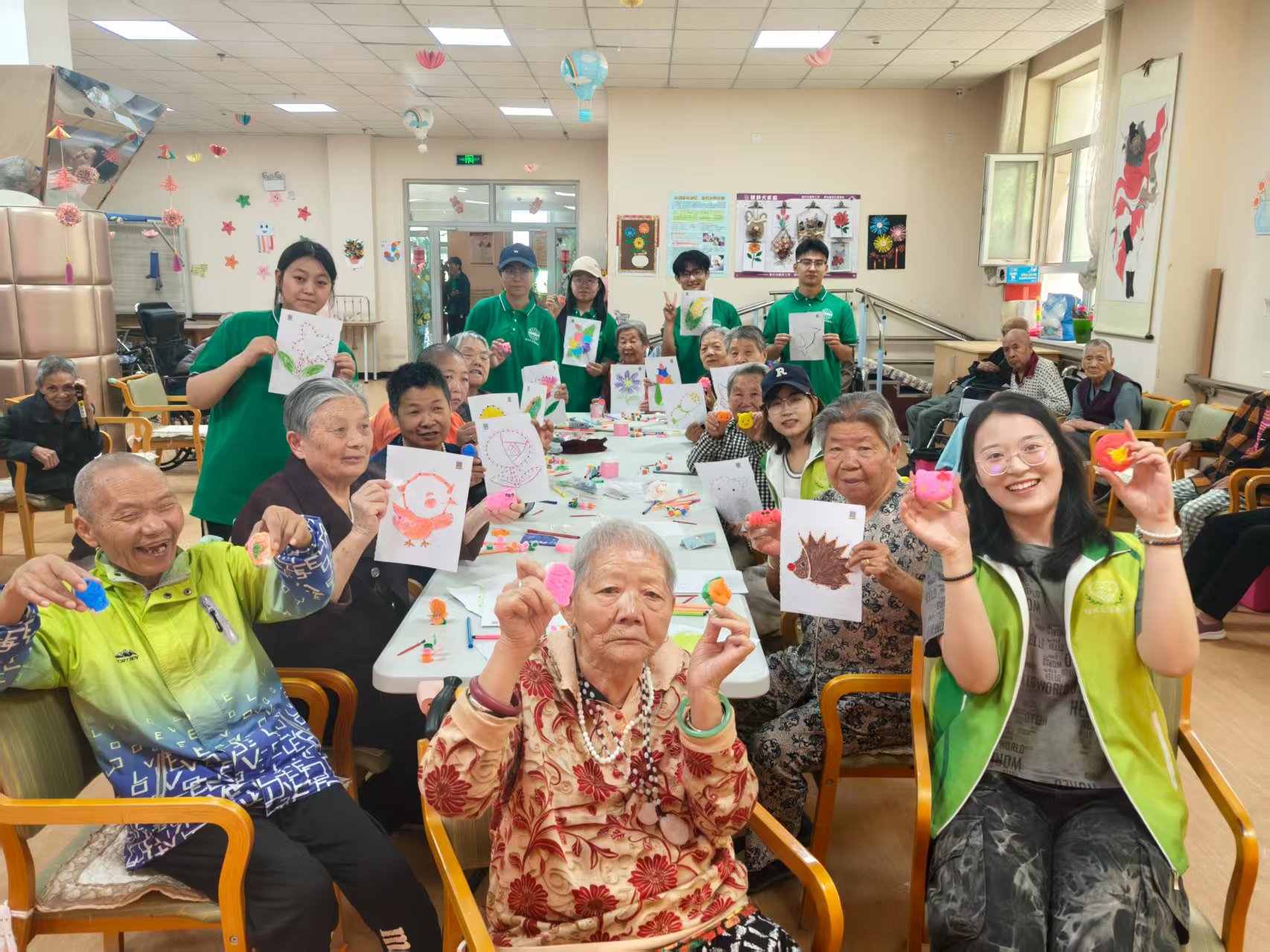 青春映銀齡 溫情暖夕陽（二）