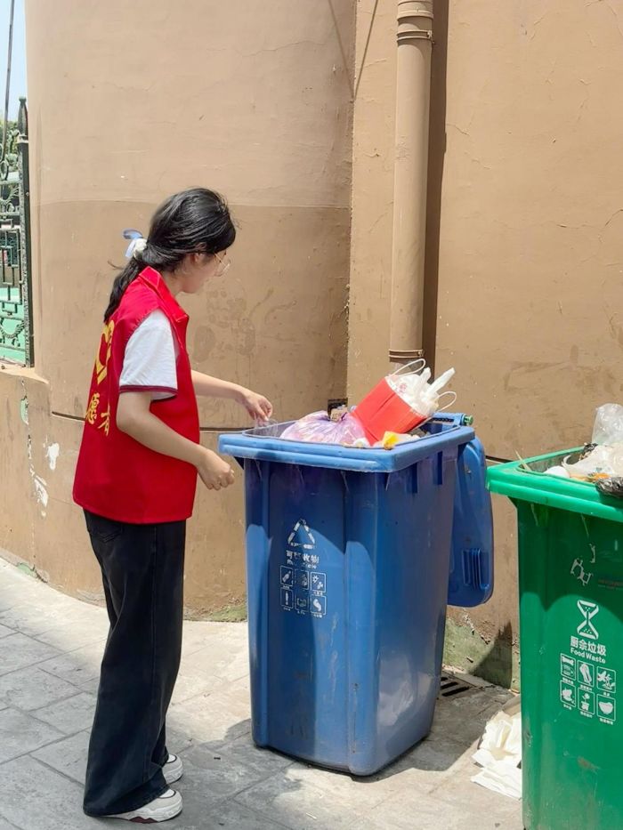 文瀾青行團(tuán)開展“服務(wù)點(diǎn)亮社區(qū)”暑期社會實(shí)踐