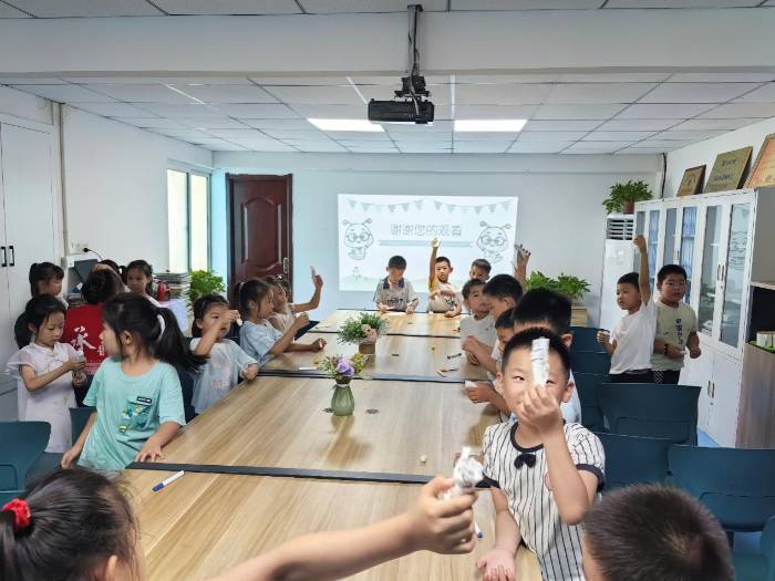 承德醫學院“合力智興桑蠶業，傾心惠農助鄉邦”暑期實踐服務隊順利開展“承醫學子四地行：桑蠶科普潤童心，科技賦能織富路，文旅融合譜新篇”三下鄉實踐活動