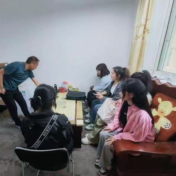 西安郵電大學現代郵政學院“鄉遇于夏，益見青心”團隊赴山陽縣開展返鄉支教暑期實踐