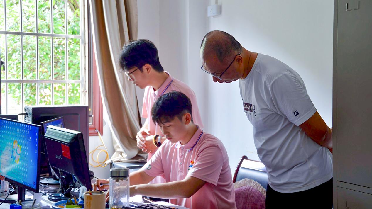 “智”鏈青春進大周，技術義診暖基層——計科學院實踐團為大周鎮政府辦公設備“把脈