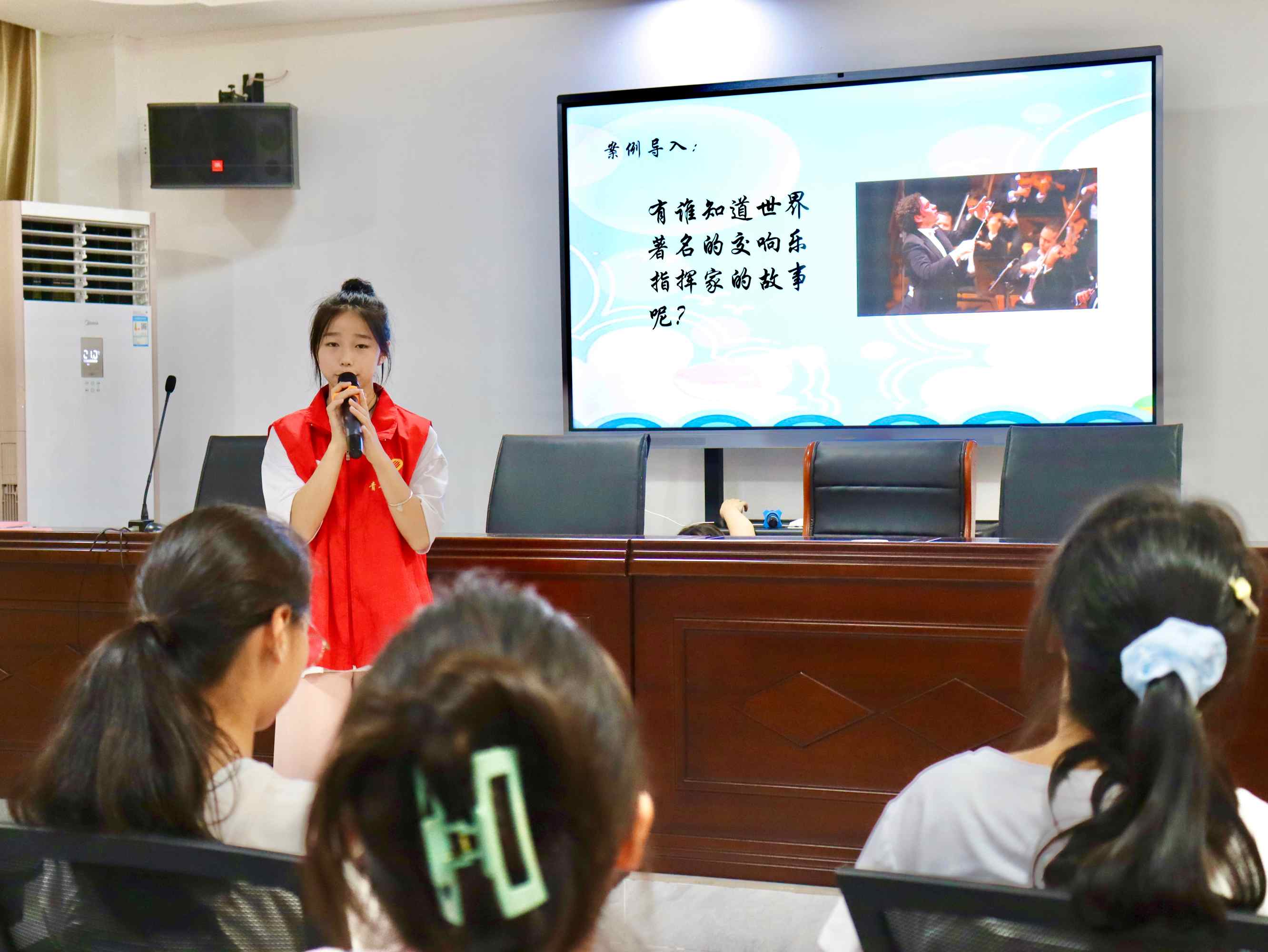 重慶移通學(xué)院：絨花禮贊，詩(shī)韻頌美——“心靈工匠，童心護(hù)航” 教育關(guān)愛(ài)服務(wù)團(tuán)