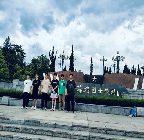 機電學院： “緬懷革命先烈，傳承紅色基因’‘小分隊 赴定遠縣藕塘鎮烈士陵園開展暑期社會實踐