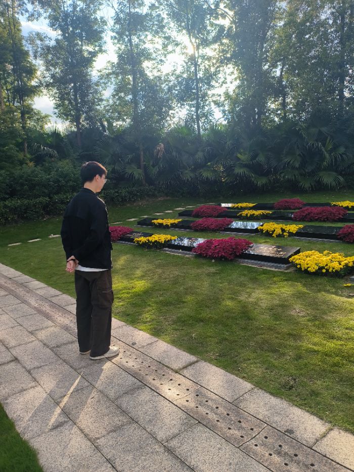 緬懷先烈悟初心-電氣信息學院赴青白江區英烈紀念園開展三下鄉實踐活動