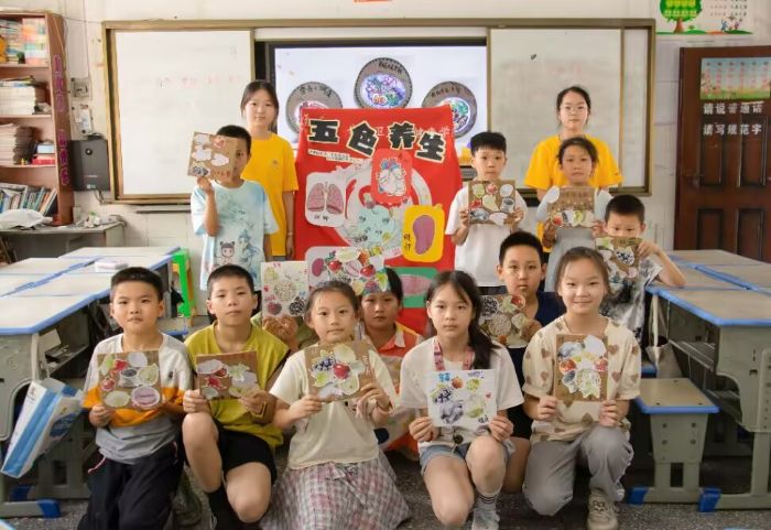 食品安全與營養(yǎng)中國行：碧血丹心社會(huì)實(shí)踐隊(duì)聯(lián)合柳陂市場監(jiān)管所開展食品安全知識(shí)科普活動(dòng)