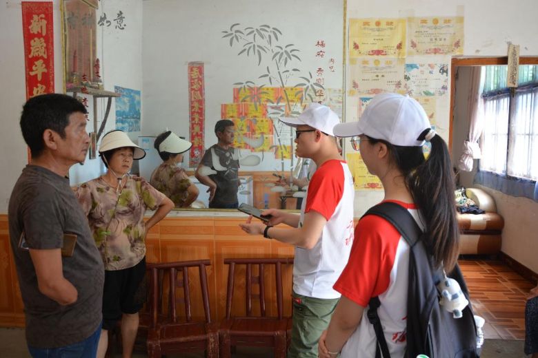 “心系旅農(nóng)”實踐團走進(jìn)騎馬坡村：入戶訪民情，共話邊城發(fā)展