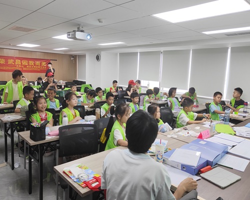 一柄團扇承千載 童心巧手煥新生