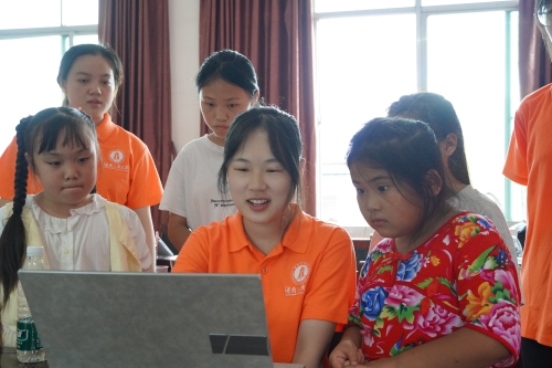 執AI妙筆，繪鄉村童夢