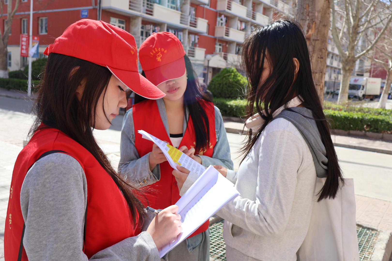 聚焦廢舊手機回收，助力美麗河北建設——唐山學院“碳足跡”實踐團開展廢舊手機回收