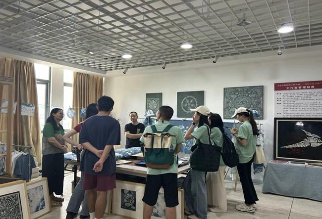 一抹靛藍寫非遺，傳統(tǒng)技藝助振興 ——福建農林大學農耕文化賦能鄉(xiāng)村振興”實踐隊深入華僑職校調研