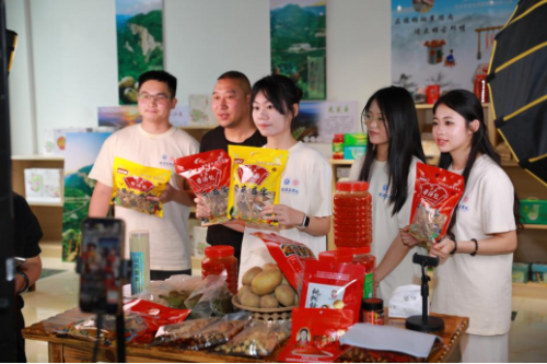 唐山學院“蓓蕾計劃”志愿服務隊開展關愛農村留守兒童 社會實踐活動