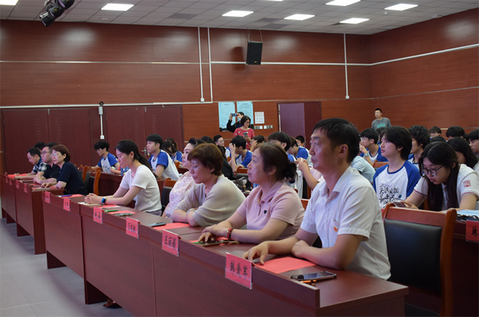 我們的大朋友與小朋友們：寧心筑夢 繪就青春 攜手成長