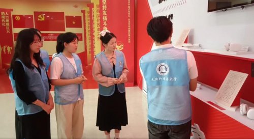 天津外國語大學學子深入社區：傳承紅色基因與津派文化，助力上合峰會