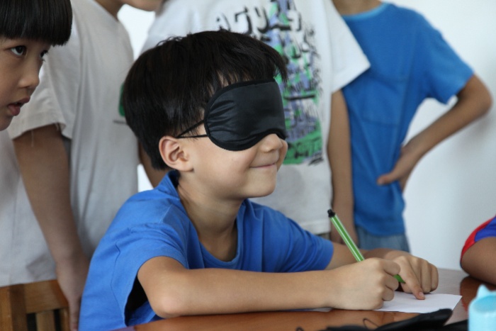 童手筑心橋，盲道通心光——迪莊村兒童殘障體驗課紀實