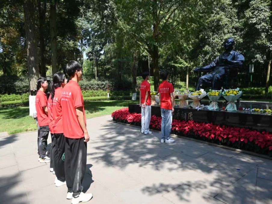 西南石油大學(xué)：開展訪故里實(shí)踐活動，悟精神啟新程