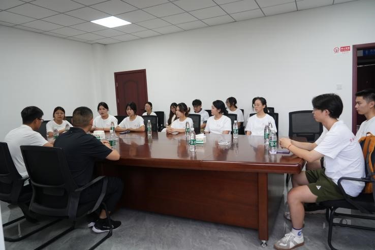 成都大學陽光筑夢志愿服務團隊參觀仁壽縣第三城市生活污水處理廠，深入了解污水處理工藝