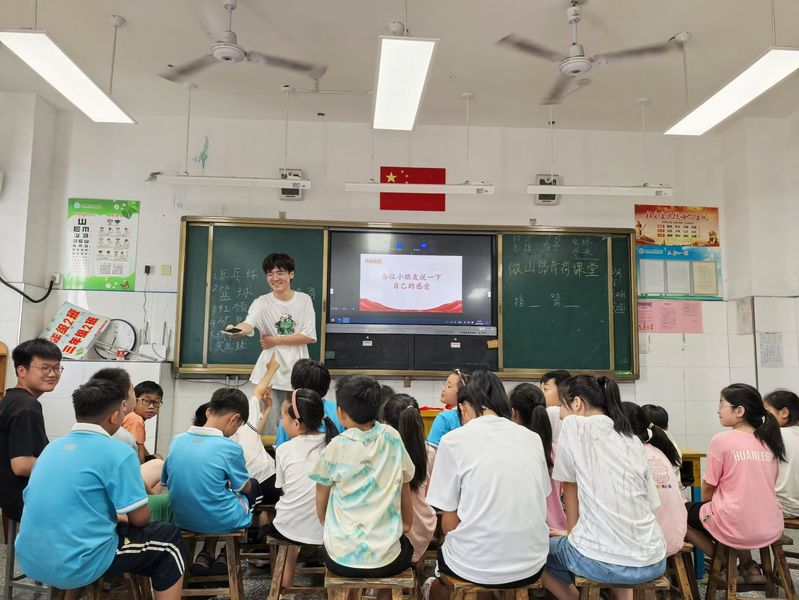 云端共憶長征路：紅跡與花兒朵朵攜手為微山島學(xué)子演繹紅軍精神