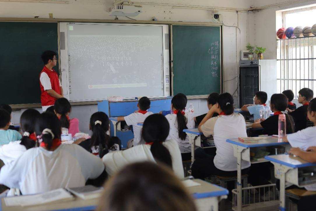 “青頌和平”團隊走進中學調研愛國主義教育