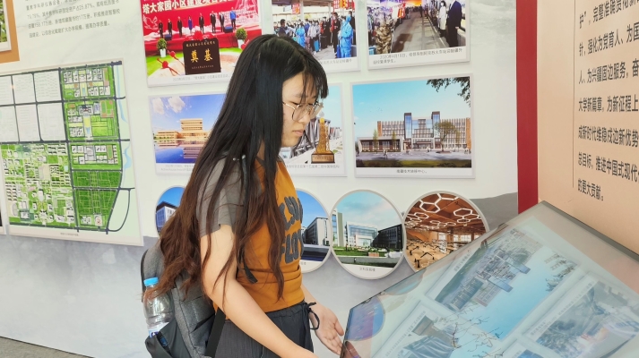 塔里木大學(xué)三下鄉(xiāng)：實踐隊參觀學(xué)校“我們這5年”主題展覽館