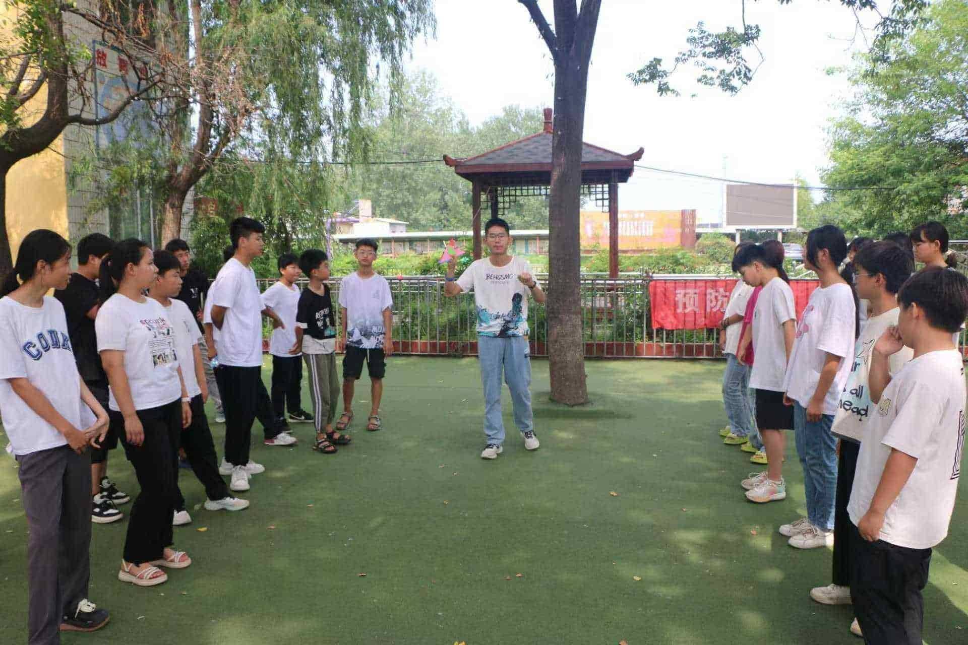 七巧板中智慧生，支教團(tuán)里愛心濃
