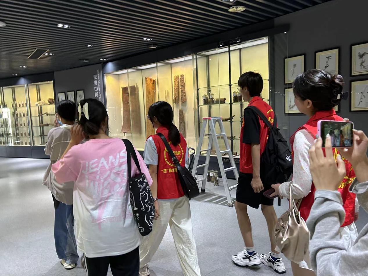 “藥”你健康實踐隊:弘揚青蒿素精神，綻放青春之花