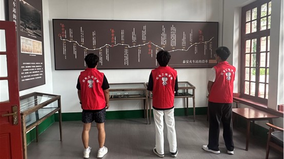 軍功章熾火暑期社會實踐隊赴泰安開展“探尋紅色足跡，鑄就青春擔當”社會實踐活動