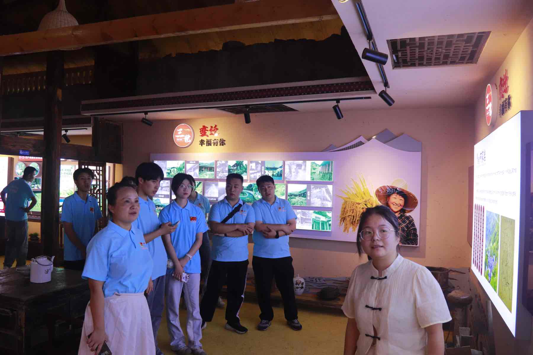 民族團(tuán)結(jié)筑夢(mèng)行，鄉(xiāng)村振興煥新彩