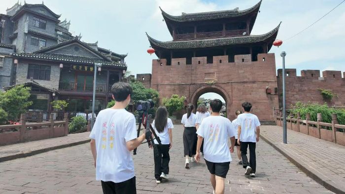 鳳鳴湖湘探文脈 政企民共繪新章——湖南大學調研團解碼鳳凰古城文旅IP長紅密碼
