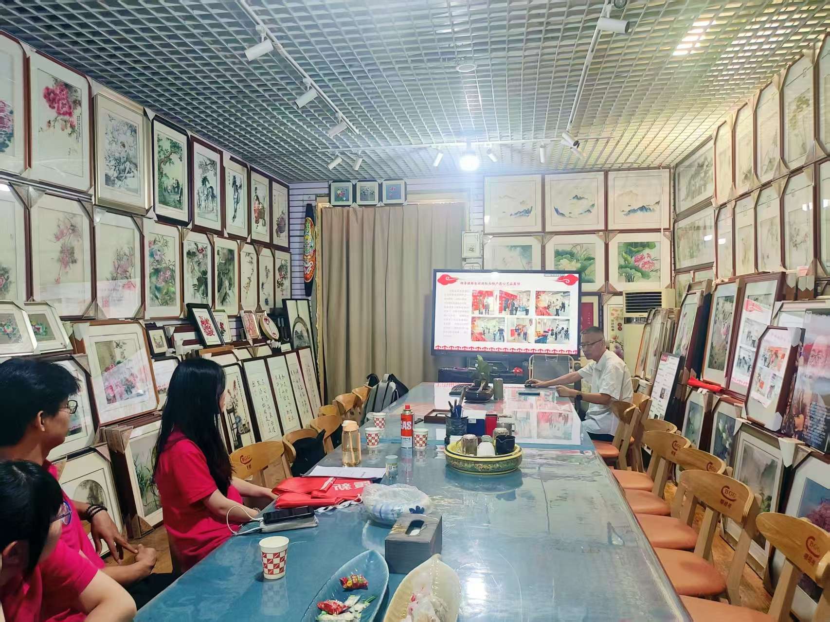 西安郵電大學經濟與管理學院“繡里澄心，雙創履新”團隊赴陜西省澄城縣開展“非遺賦