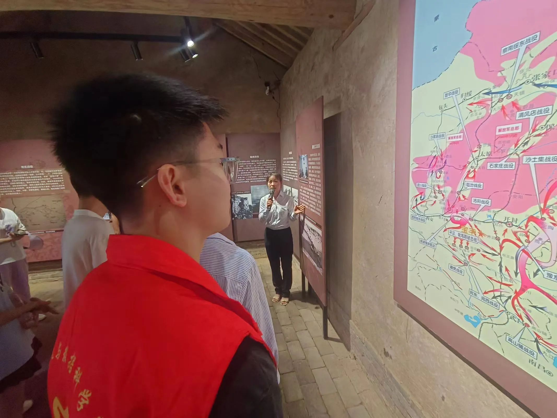 河南城建學院計算機與數據科學學院同心燃夢三下鄉實踐團隊：感受紅色故事，傳承紅色精神