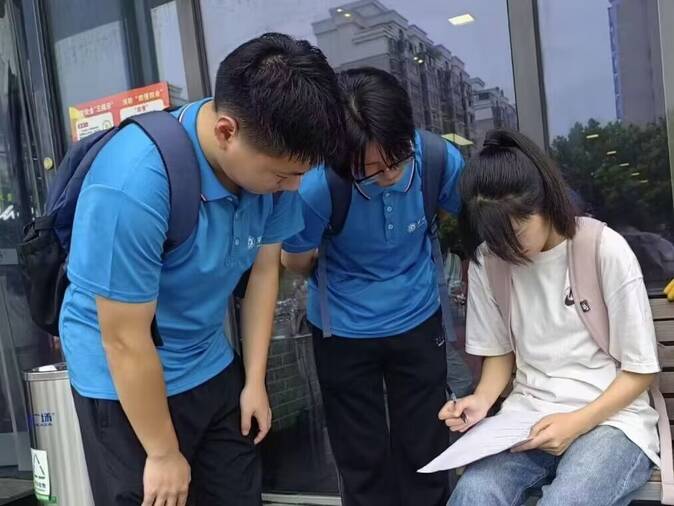 【童心相伴 夕陽同輝—巢湖學院數學與大數據學院赴同大鎮“一老一小“關愛服務團——前往巢湖市萬達廣場，進行養老服務及助幼措施線下問卷調研走訪】