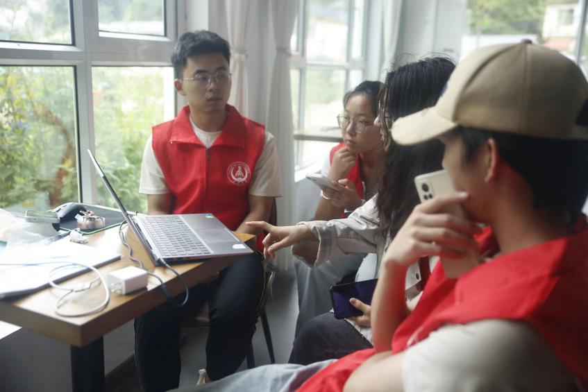 長安大學(xué)赴貴州畢節(jié)“渭愛育夢赴黔川·攜手啊嘎助振興”暑期社會(huì)實(shí)踐隊(duì)“家”有溫暖，“訪”有溫度