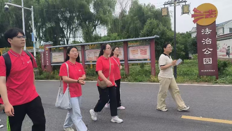 民族團(tuán)結(jié)：關(guān)愛老人，共筑和諧社區(qū)