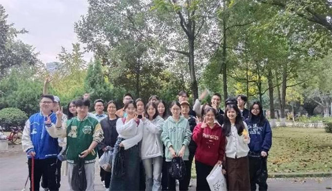 西南石油大學(xué)經(jīng)濟管理學(xué)院工商管理2021級團支部開展龍