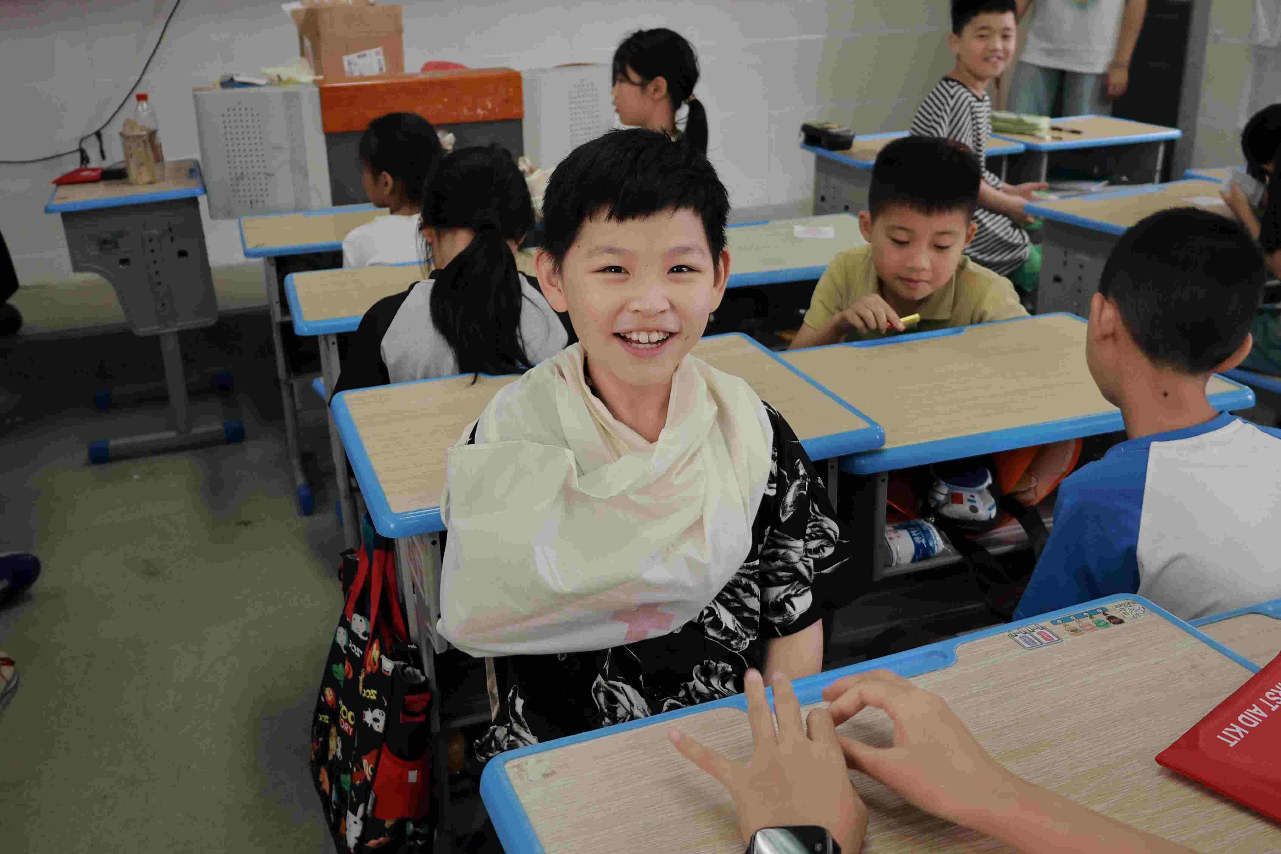 寧財學子“三下鄉”：科學急救進校園，守護生命在行動