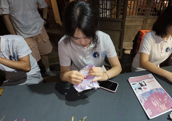中國民航大學實踐隊暑期探尋湖南非遺傳承新路徑：一針一線織就千年韻 數字賦能湘繡煥新生