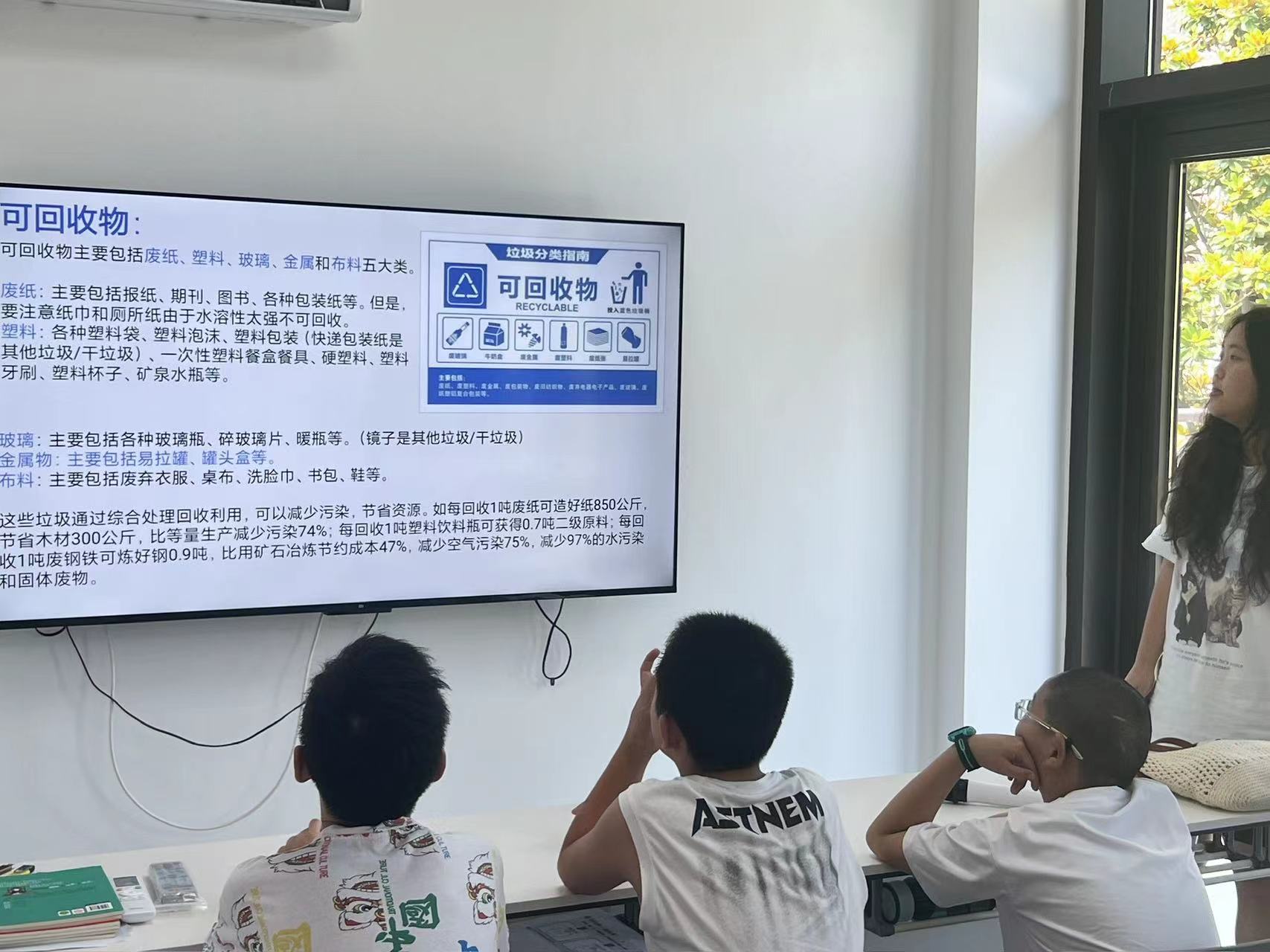 垃圾分類新時尚，綠色生態(tài)共暢享。