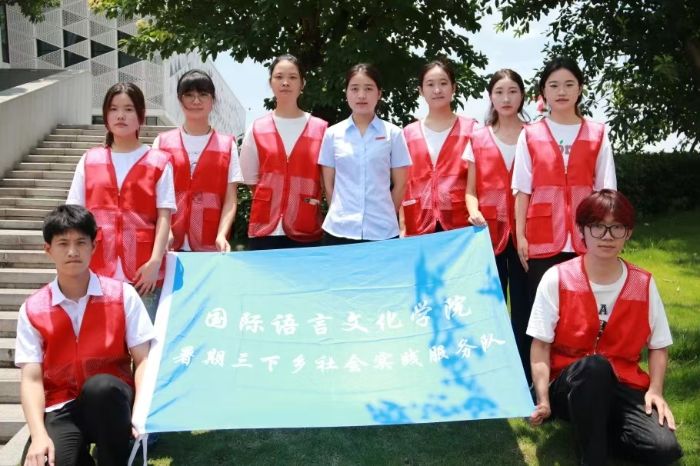 14天的雙向奔赴：成都外國語學院“成外青衿，語潤振興”團隊與社區兒童的成長之約